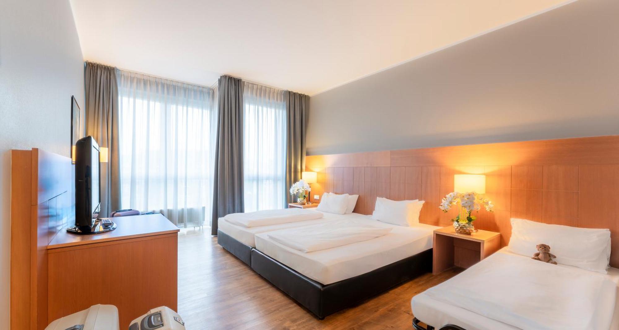 Plaza Premium Koeln Hotel Exterior photo