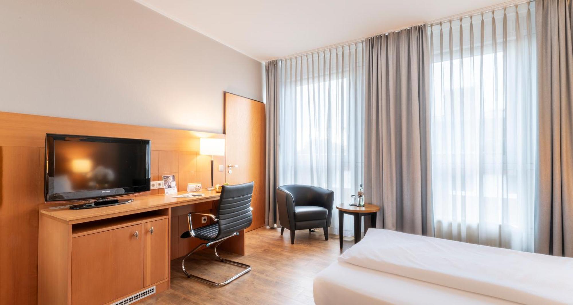 Plaza Premium Koeln Hotel Exterior photo