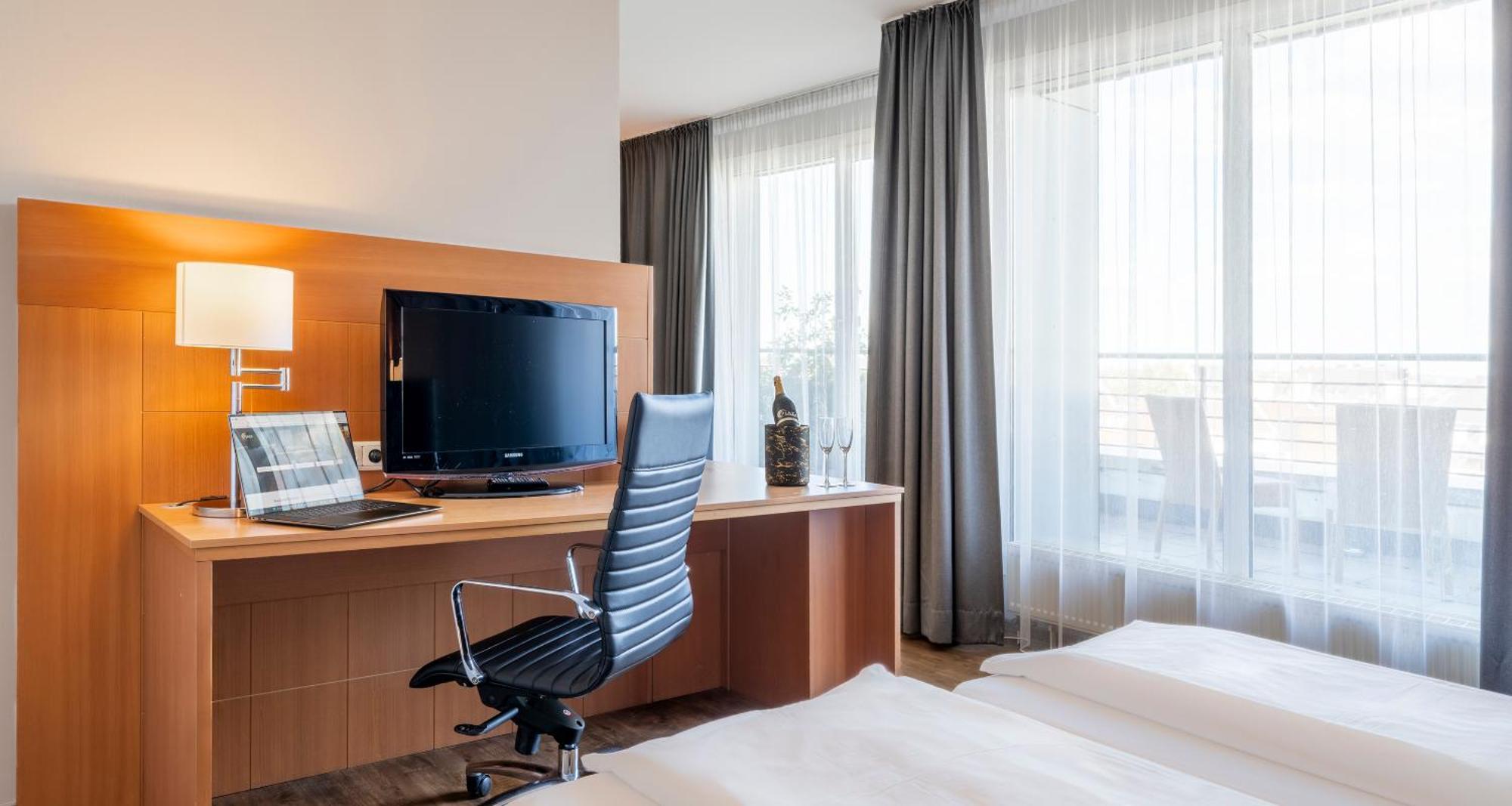 Plaza Premium Koeln Hotel Exterior photo