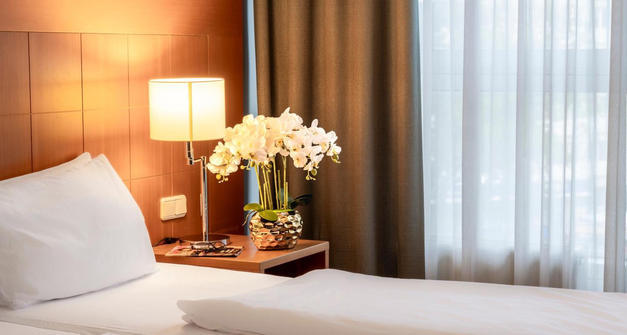 Plaza Premium Koeln Hotel Exterior photo