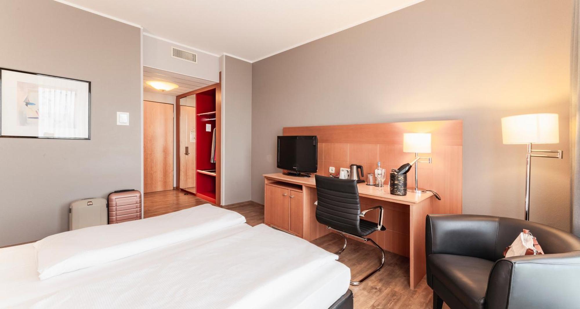 Plaza Premium Koeln Hotel Exterior photo