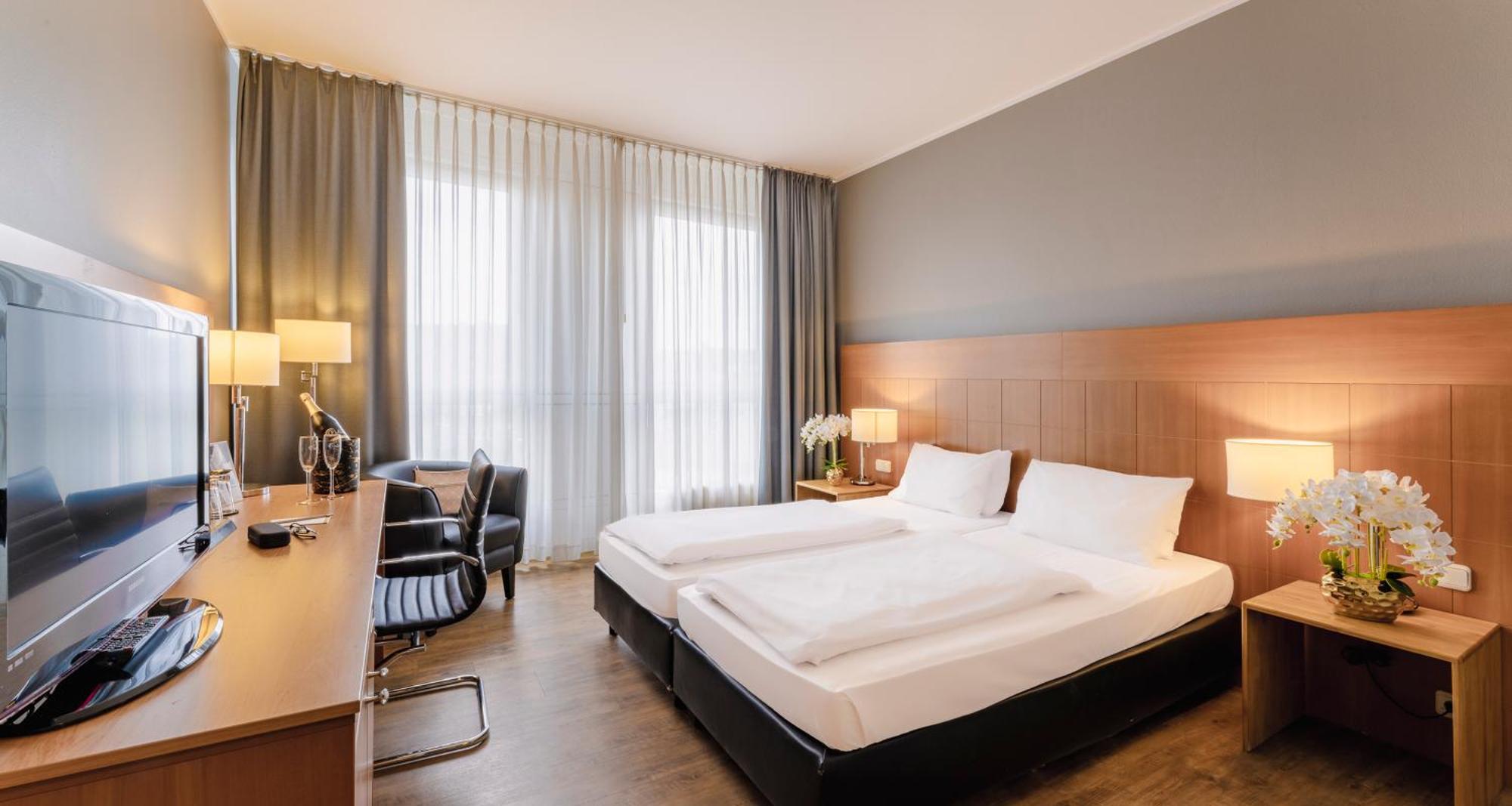 Plaza Premium Koeln Hotel Exterior photo