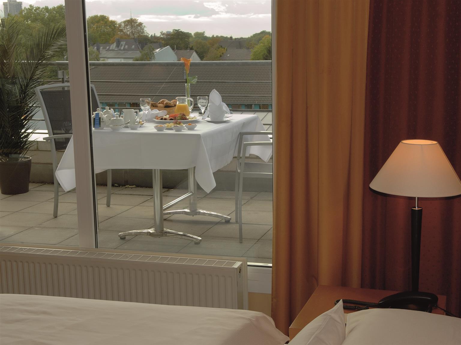 Plaza Premium Koeln Hotel Room photo